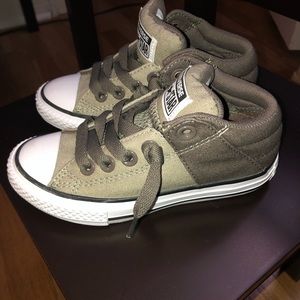 Boys NWOT Converse sneakers